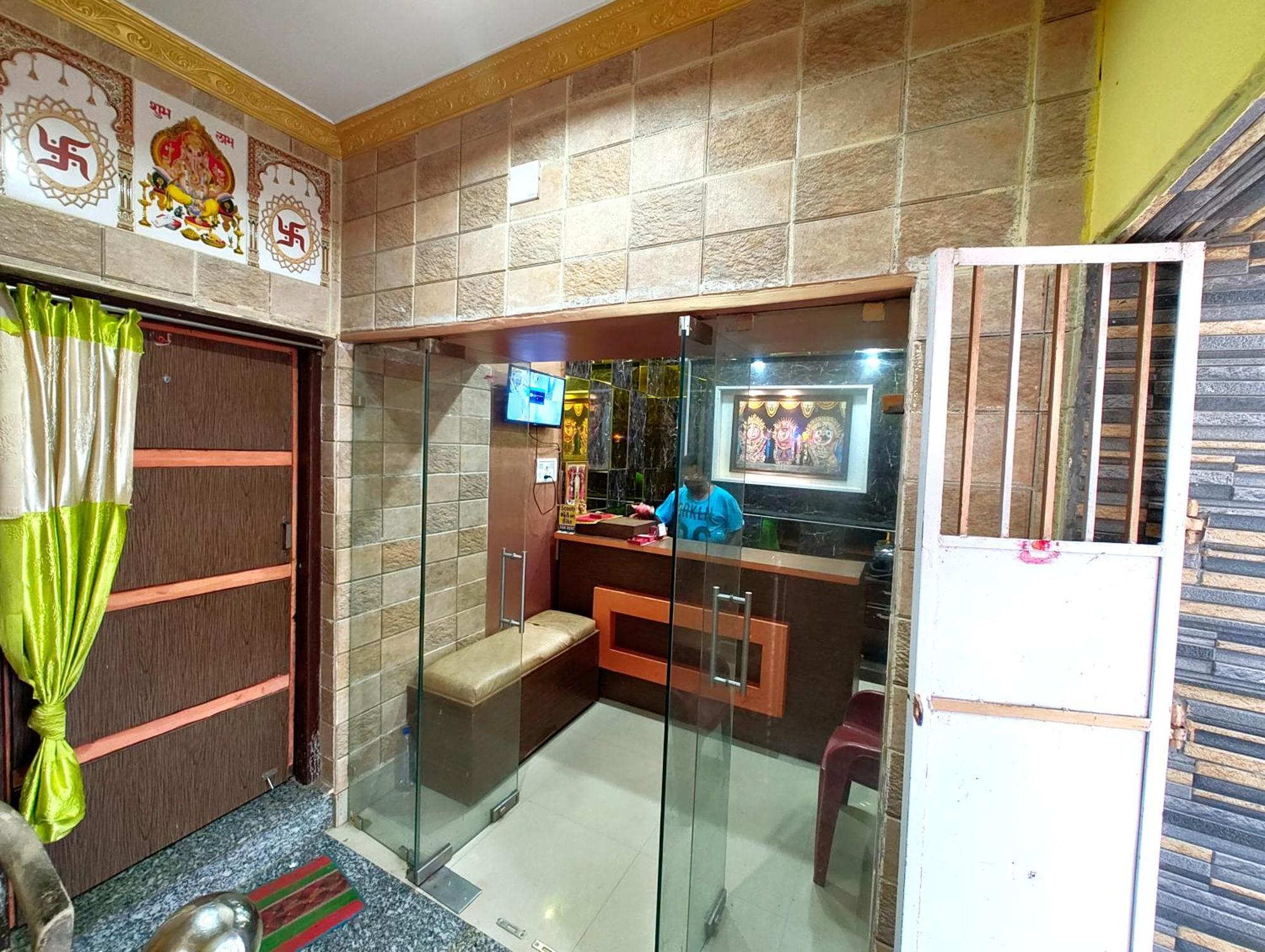Goroomgo Sahoo Palace Puri - Prime Location Near Sea Beach - Excellent Service With Parking Facilities Ngoại thất bức ảnh