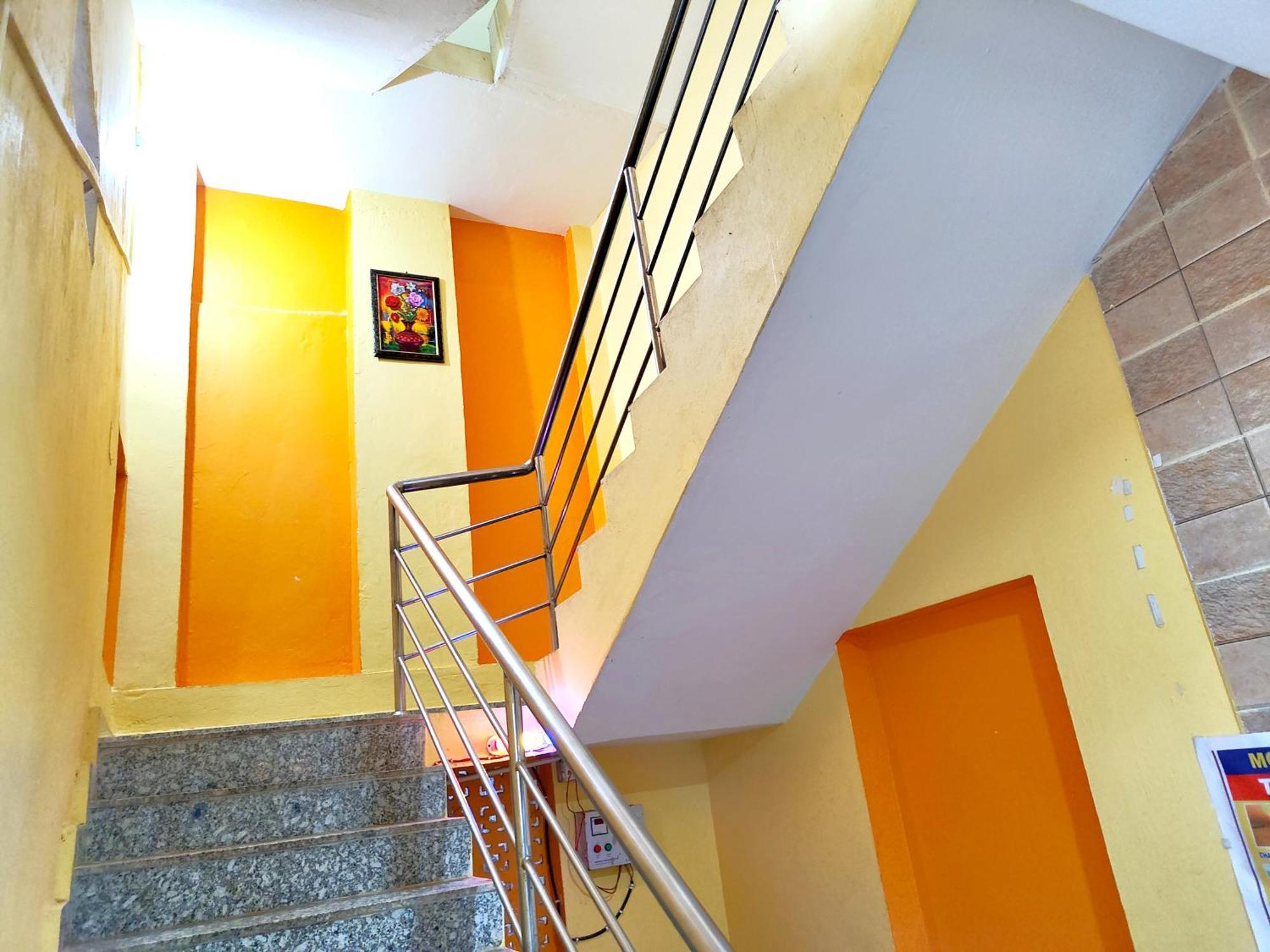 Goroomgo Sahoo Palace Puri - Prime Location Near Sea Beach - Excellent Service With Parking Facilities Ngoại thất bức ảnh